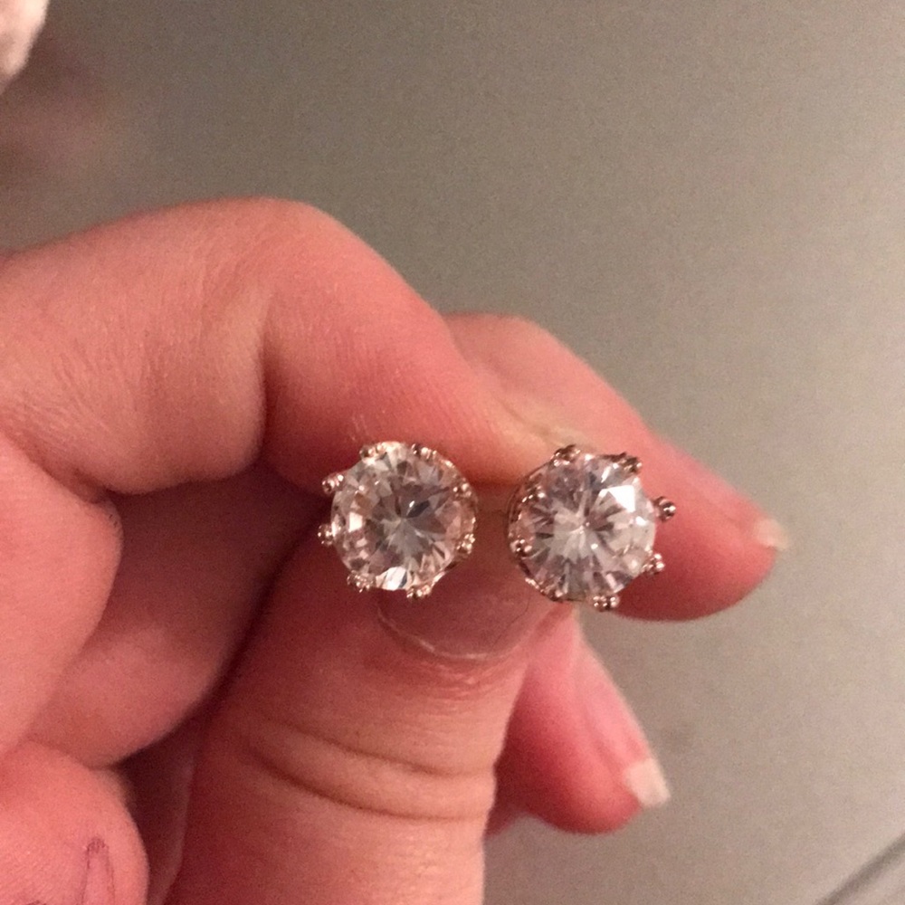 Diamond and rose gold crown earring